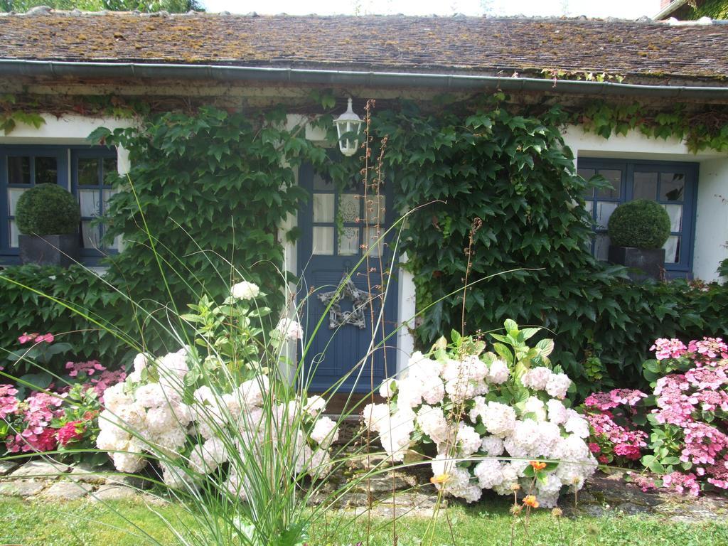 Les Glycines Ury Exterior foto
