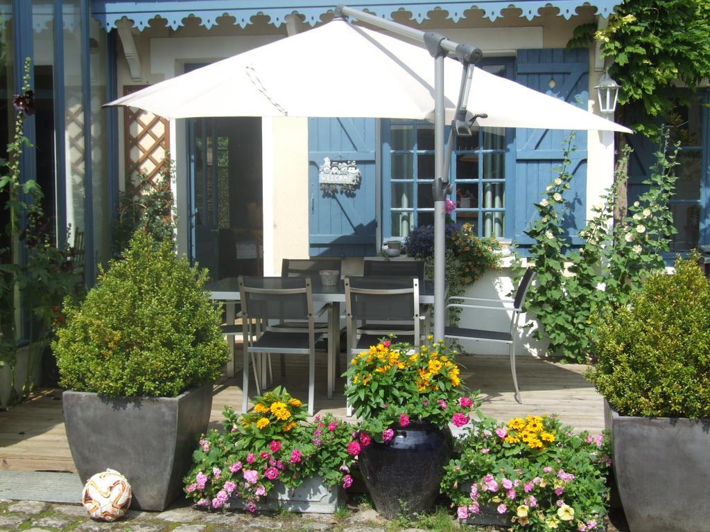 Les Glycines Ury Exterior foto