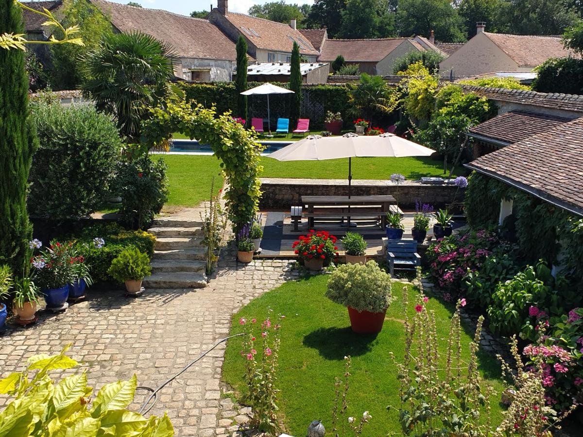 Les Glycines Ury Exterior foto