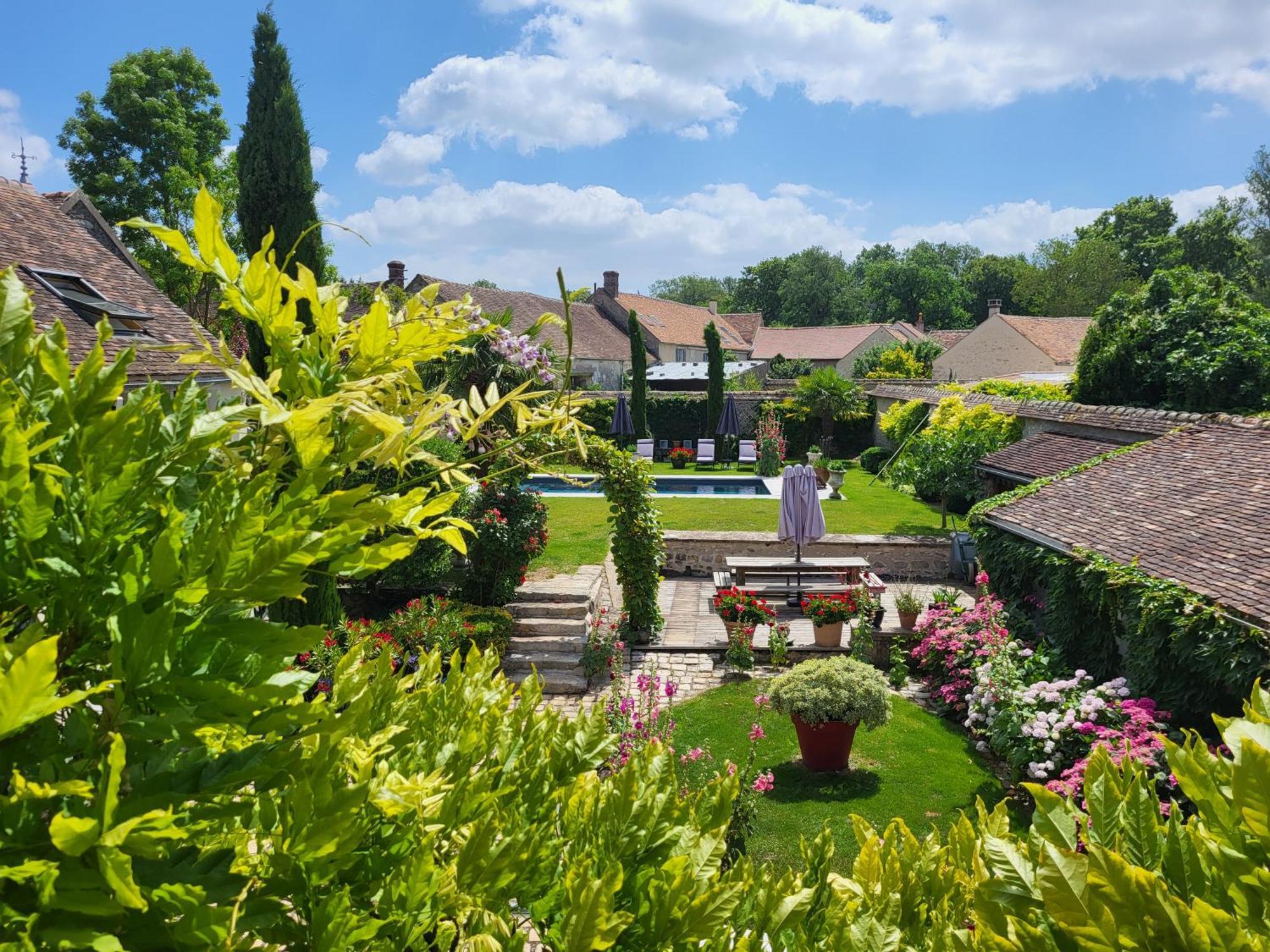 Les Glycines Ury Exterior foto