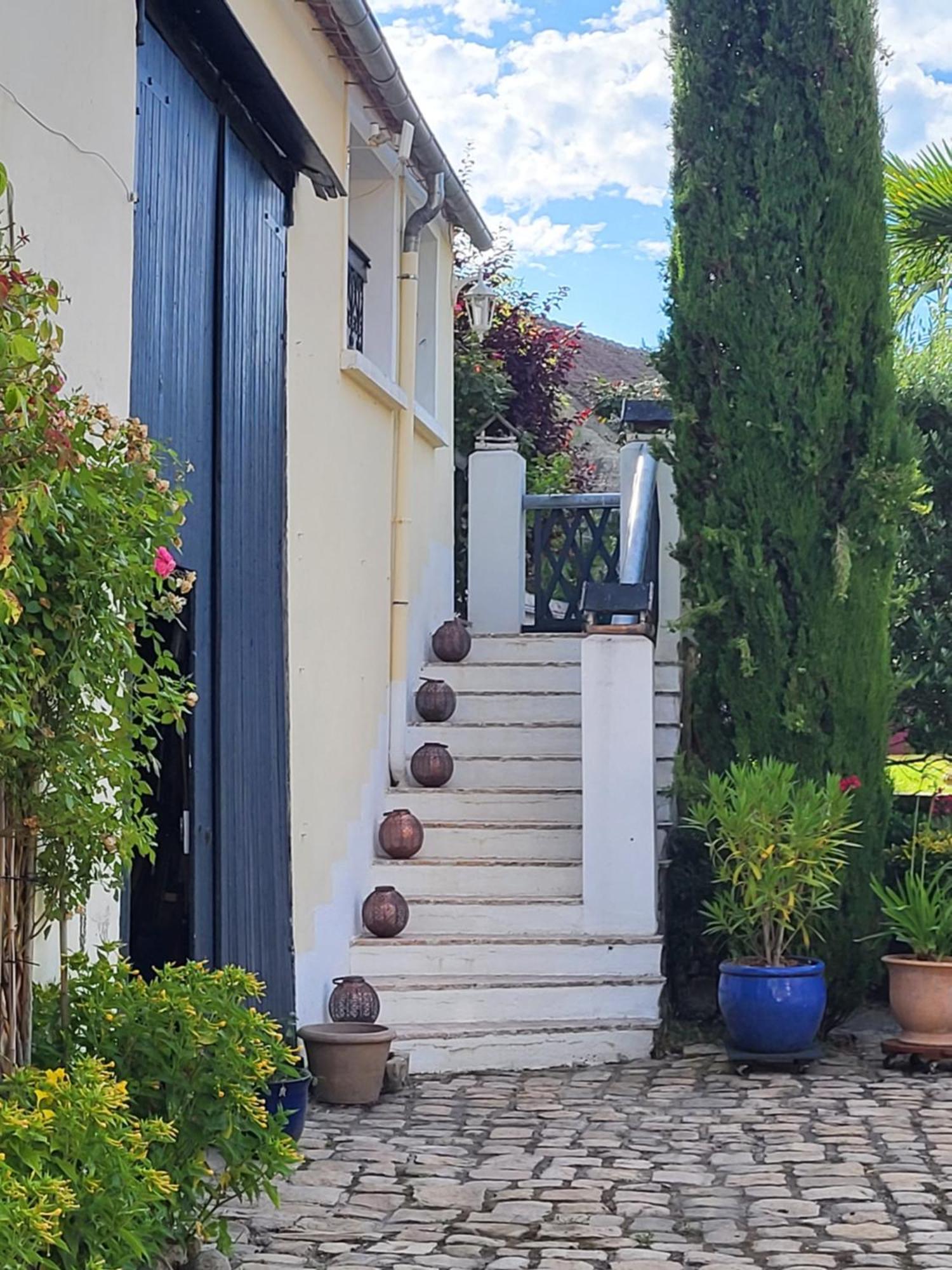 Les Glycines Ury Exterior foto