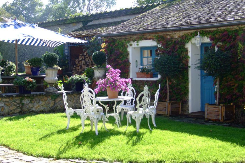 Les Glycines Ury Exterior foto